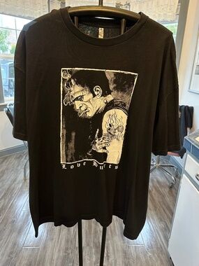 Love Hurts Mens Black T-Shirt 3XL